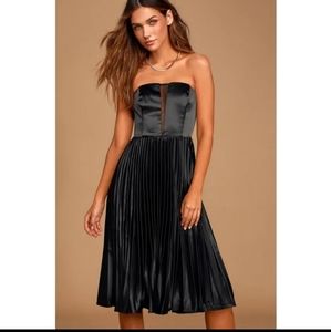 NWT Lulu's black pleated satin dress